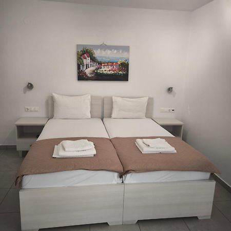 Alexia Rooms Palaiochora Exterior photo