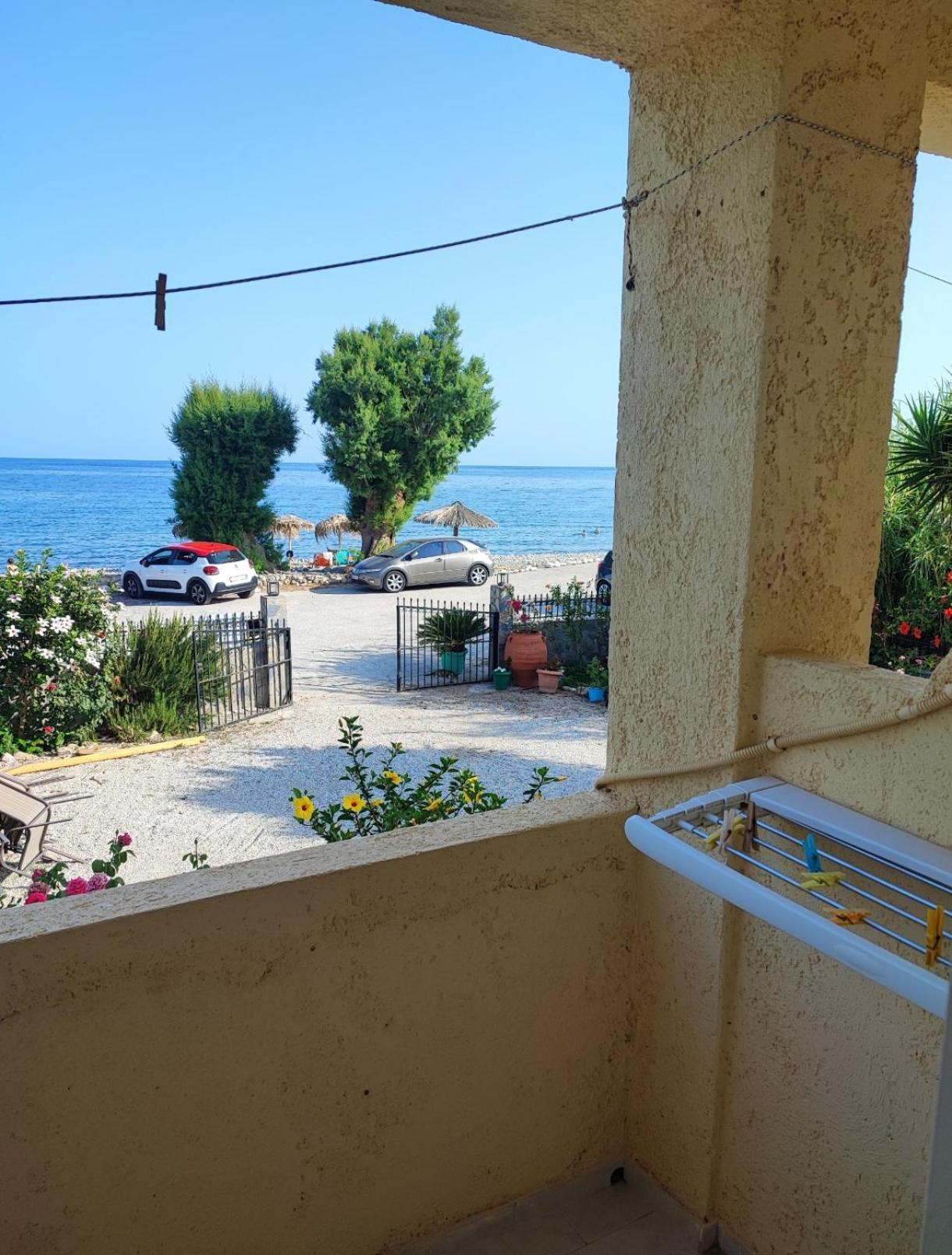 Alexia Rooms Palaiochora Exterior photo