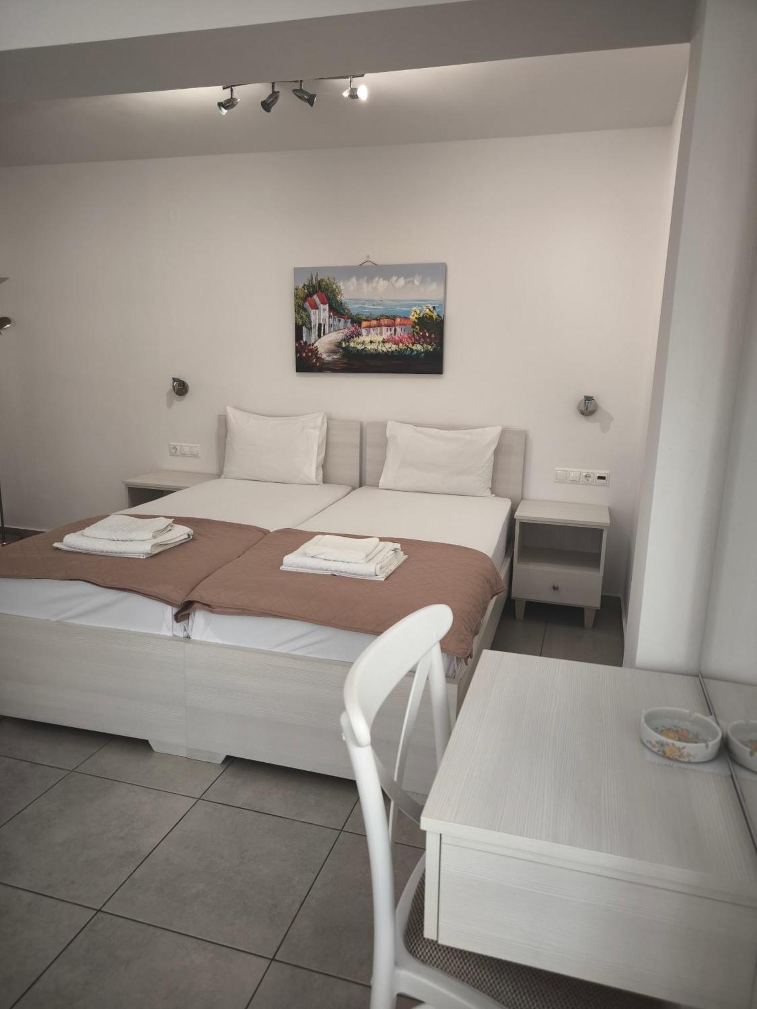 Alexia Rooms Palaiochora Exterior photo
